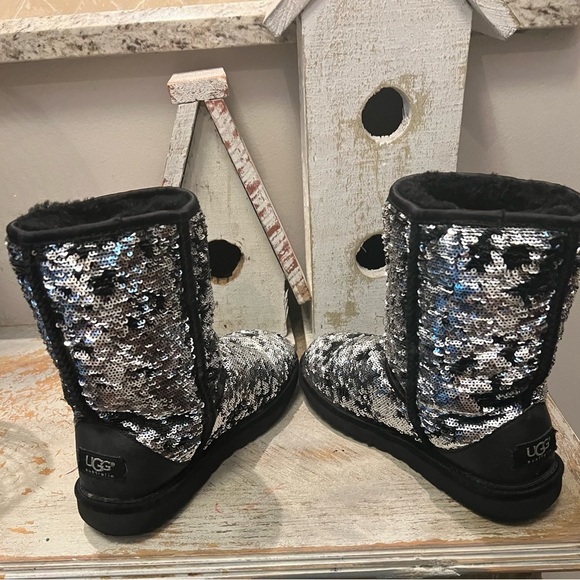 UGG Vintage Black and Silver Sequin Winter Boots - Picture 5 of 10